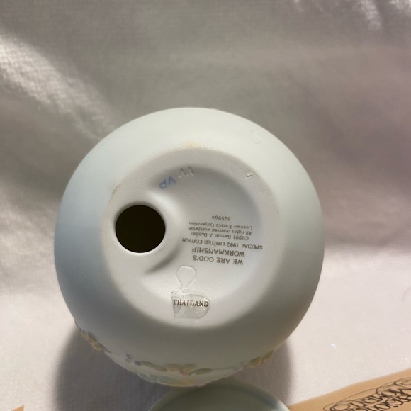 Precious moments dated porcelain egg - Picture 4 of 4